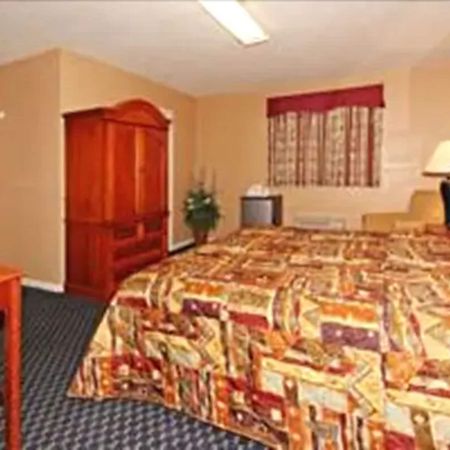 The Regal Inn & Suites Rosedale Exterior photo