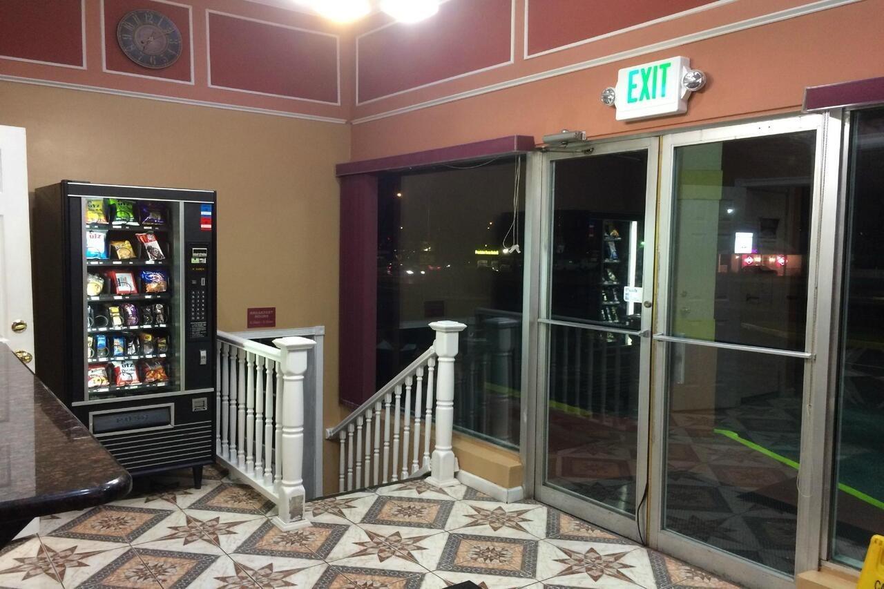 The Regal Inn & Suites Rosedale Exterior photo