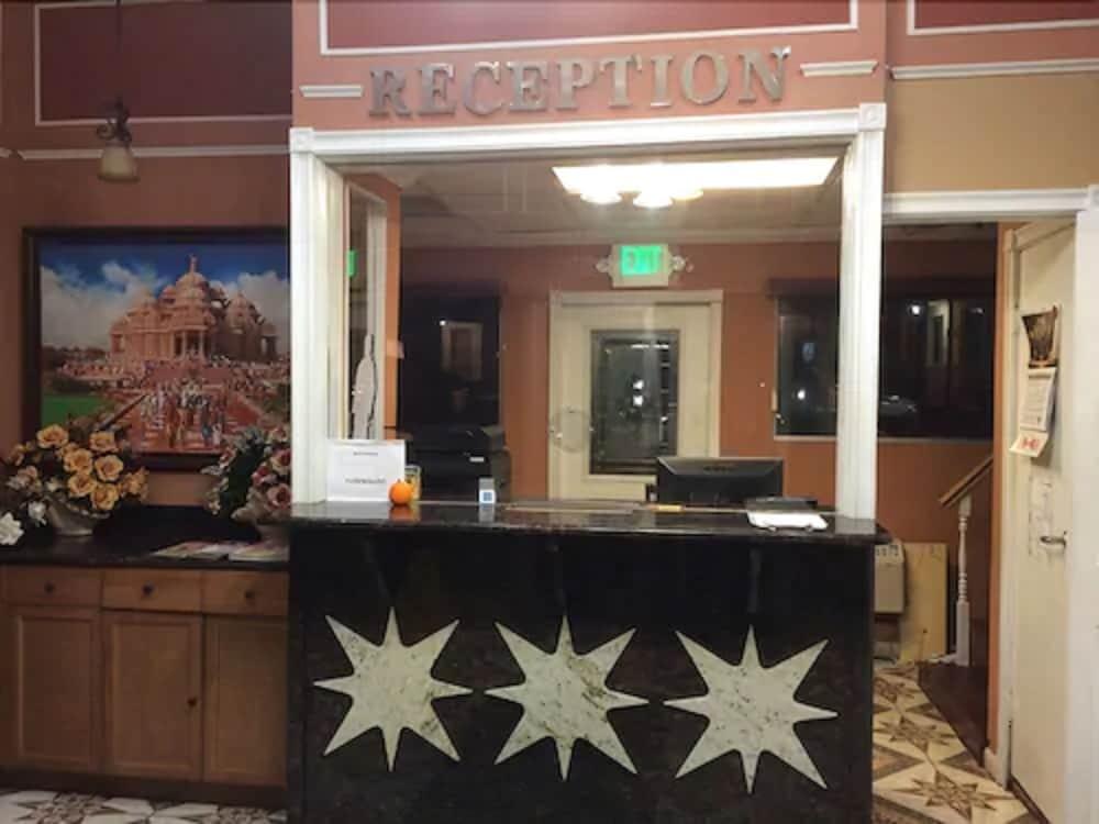 The Regal Inn & Suites Rosedale Exterior photo