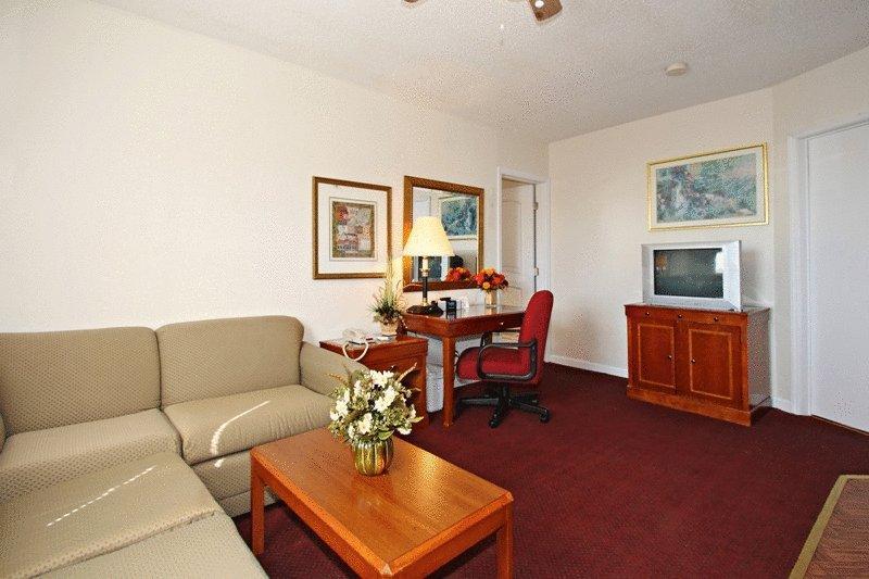 The Regal Inn & Suites Rosedale Room photo